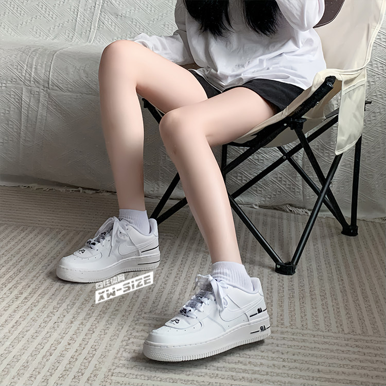 向往体育 Nike/耐克AirForce1女子灰粉串标AF1空军板鞋CJ4092-002,淘宝优惠券,粉丝福利购,淘宝优惠卷