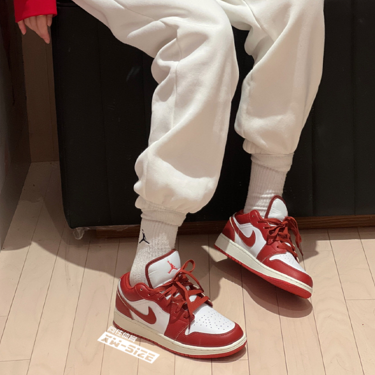 向往体育Nike Air Jordan AJ1男女新年白红情侣板鞋FJ3465/FJ3459 - 图0