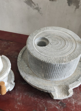 小石磨 家用磨盘老石磨麻石石磨家用磨盘手工石磨家用迷你豆浆机