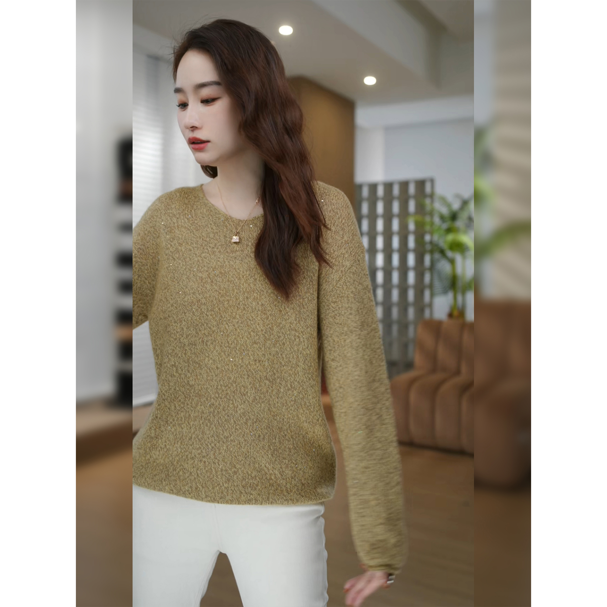 邱莹莹 HELA AOMI “矜贵松弛”山羊绒5.2%+莱赛尔羊驼毛针织衫 - 图1