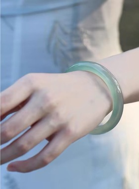一档高品质油青玛瑙天然玉髓手镯女浅晴水绿高冰油青玛瑙手镯玉髓