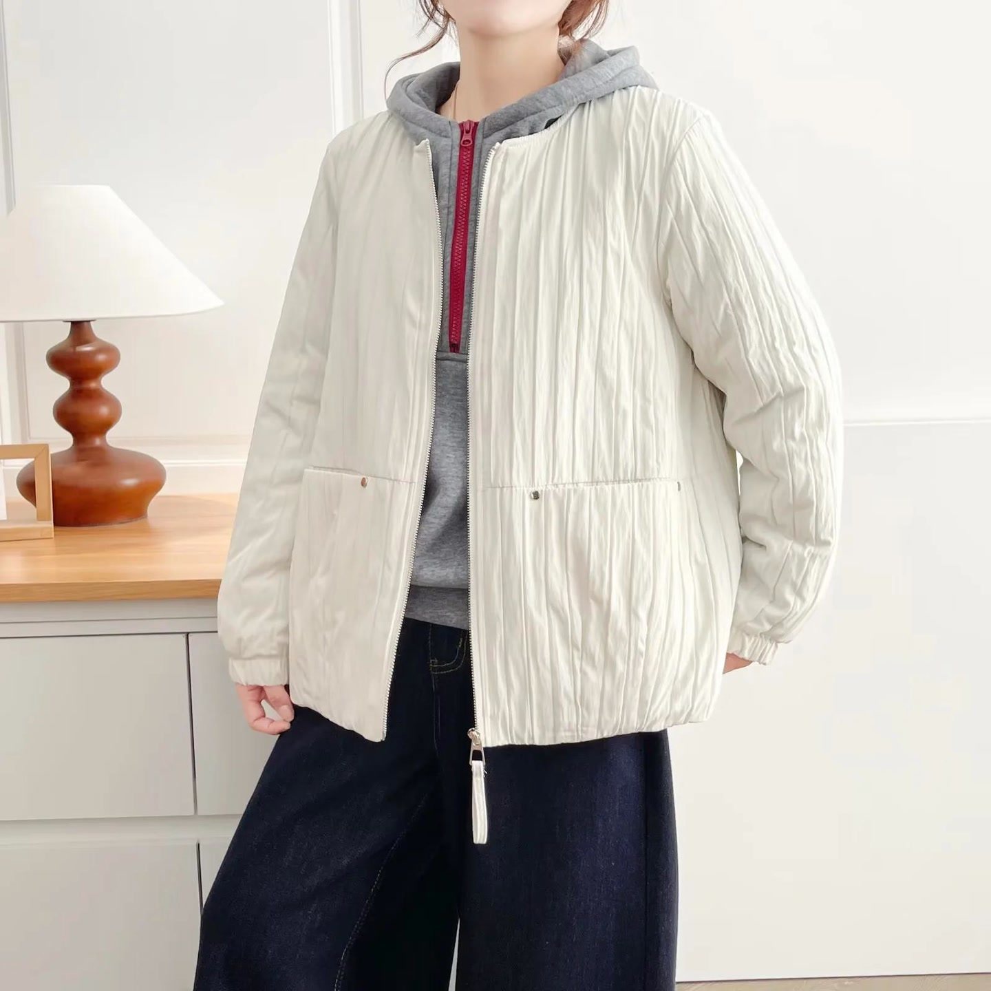 2025冬装新款大码女装胖妹妹圆领中年棉衣轻薄款褶皱双口袋女棉服,淘宝优惠券,粉丝福利购,淘宝优惠卷