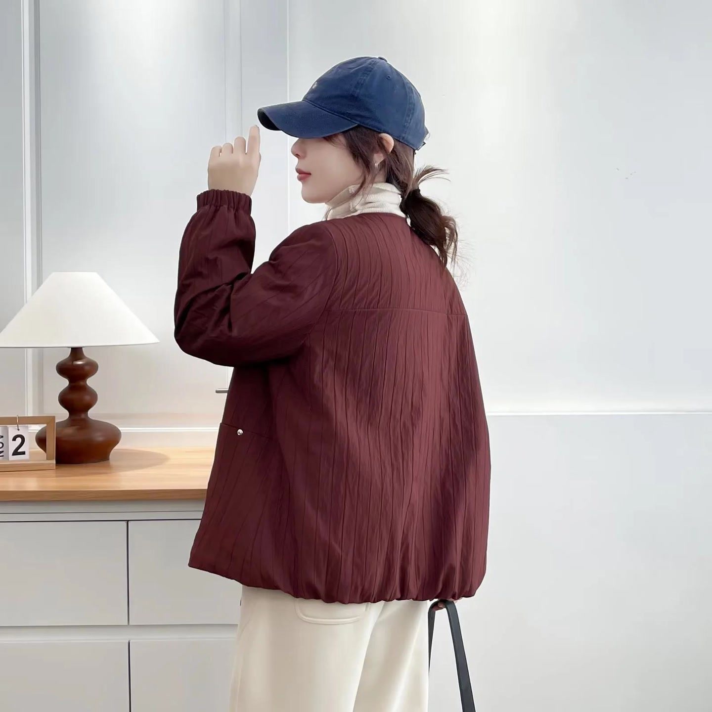 2025冬装新款大码女装胖妹妹圆领中年棉衣轻薄款褶皱双口袋女棉服,淘宝优惠券,粉丝福利购,淘宝优惠卷