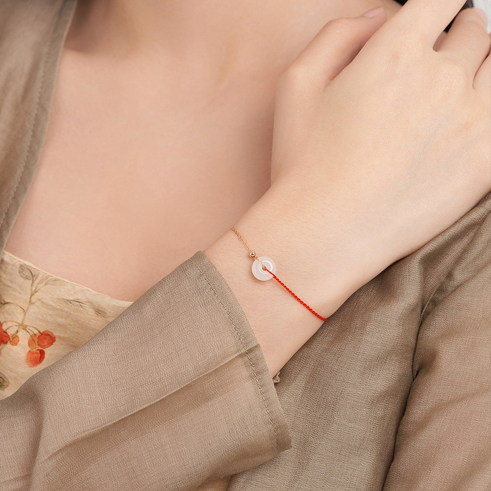 周大生平安扣本命年红绳和田玉手链 周大生手饰