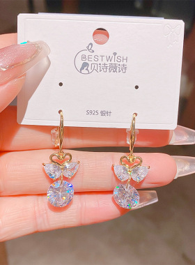 实拍韩版亲嘴天鹅锆石吊坠耳环 女精致个性百搭夏季潮流街拍耳饰