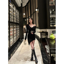 Large Hearts Kissis Irregular Cashew Dress Dress Woman Fall Black Sexy V collar Shoulder Conspicuose Skinny Wrap Hip Short Skirt