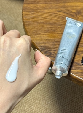 Demi.bai和弦系列黑莓咖啡护手霜