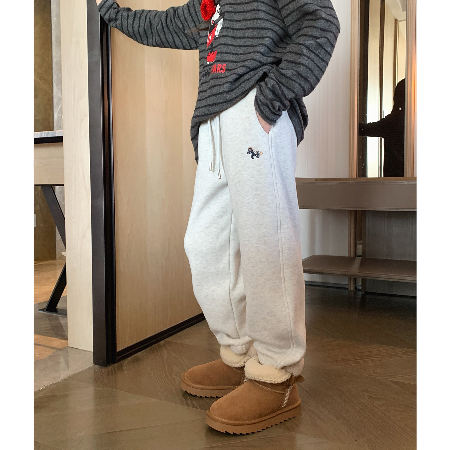 女大童小马刺绣加绒卫裤2025冬季新款初中生保暖收口裤学生运动裤,淘宝优惠券,粉丝福利购,淘宝优惠卷