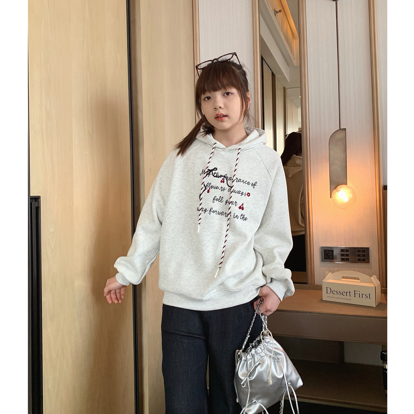 女大童刺绣加绒连帽卫衣2025冬季新款初中生保暖软糯帽衫韩版上衣,淘宝优惠券,粉丝福利购,淘宝优惠卷