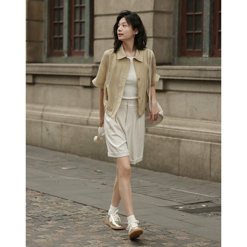 Шорты, дизайнерские белые штаны, по фигуре, свободный прямой крой, тренд сезона, яркий броский стиль