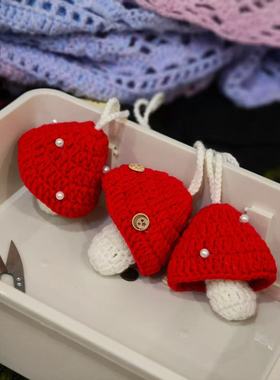 钩针编织纯手工编织口红袋可做项链佩戴包包挂件成品