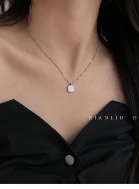 2023年新款轻奢小众方形贝壳项链