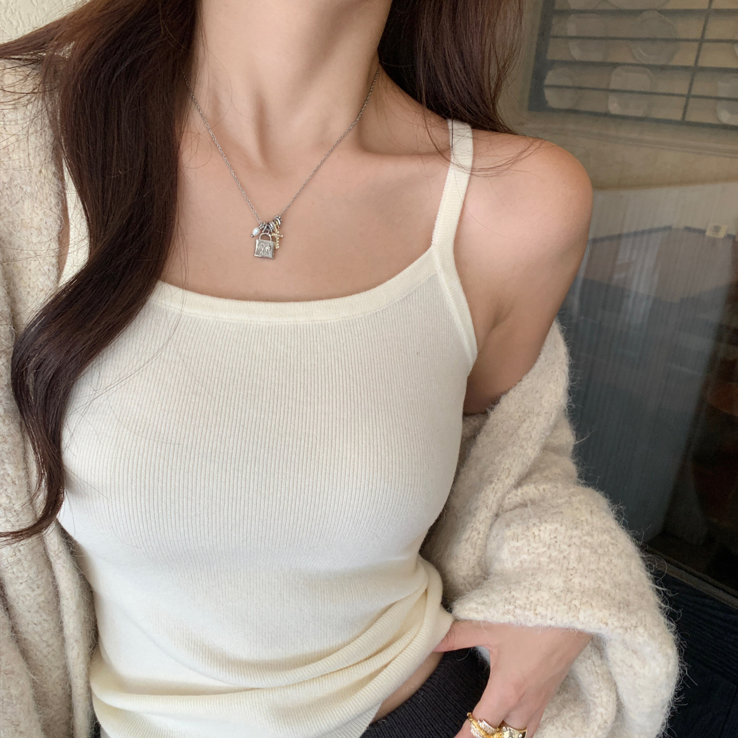 龙妹家针织磨毛加绒保暖吊带背心女内搭2025新款秋冬穿搭上衣打底,淘宝优惠券,粉丝福利购,淘宝优惠卷