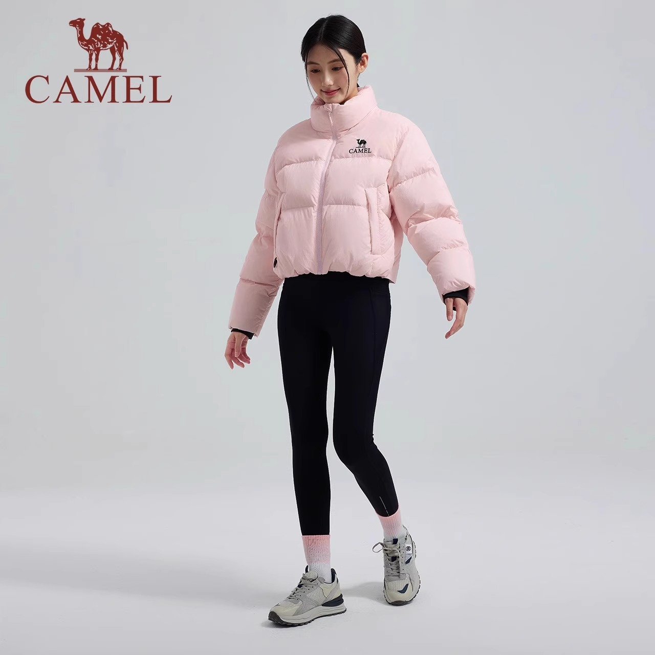 Camel骆驼黑钻系列︱短款羽绒服女冬新款保暖防风连帽羽绒面包服