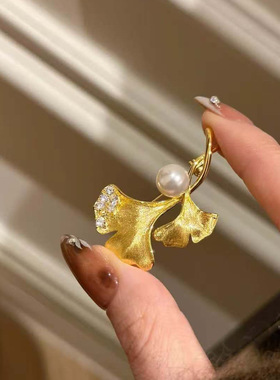 法式复古拉丝珍珠银杏叶吊坠胸针一体两戴轻奢百搭镶钻叶子项链