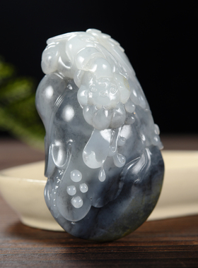 和田青花籽料一路连科把件