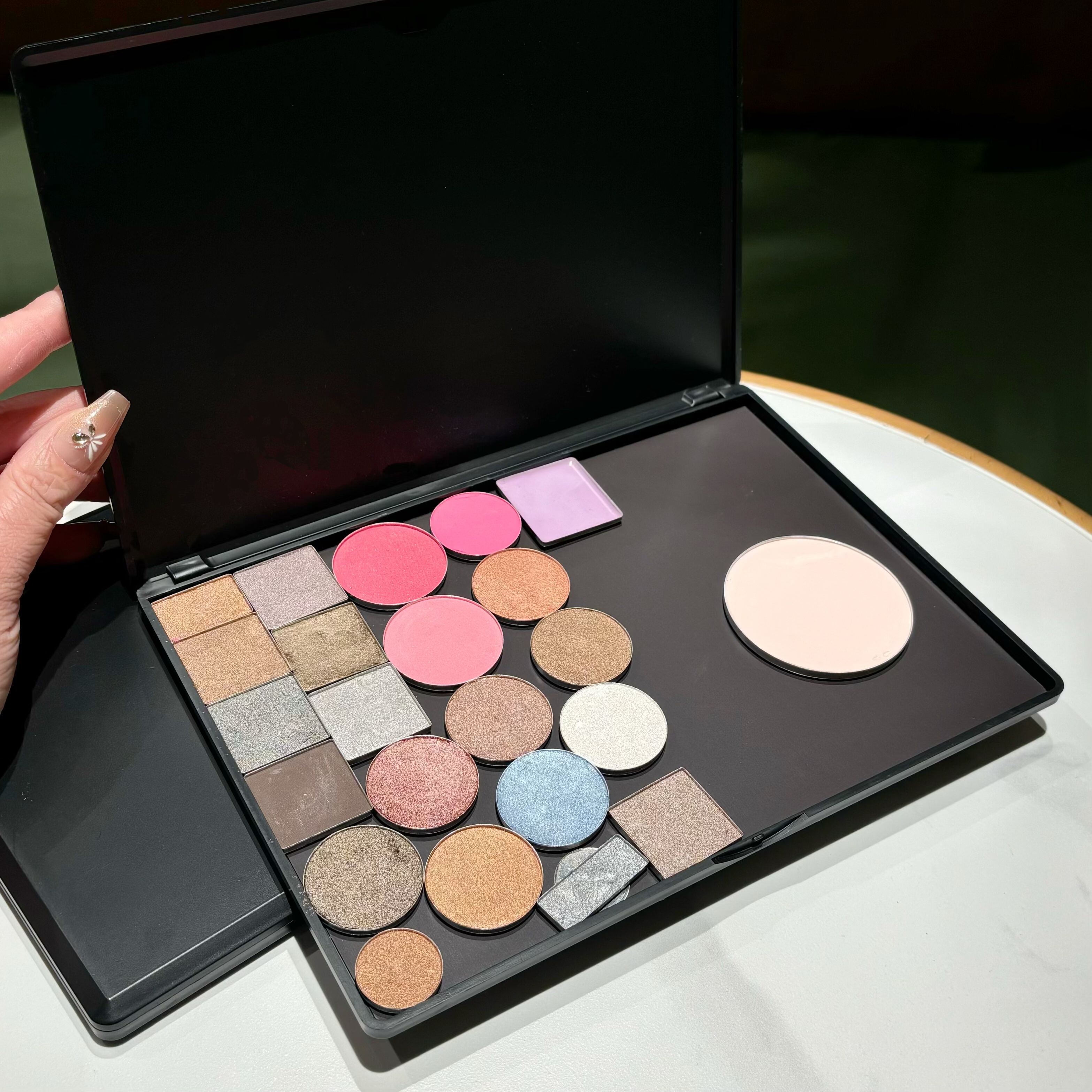 炒鸡大号磁吸眼影收纳盘彩妆自组替换盘空盘空盒眼影腮红扣盘拼盘,淘宝优惠券,粉丝福利购,淘宝优惠卷