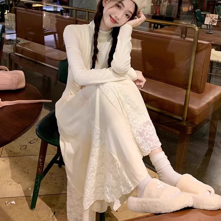 配大衣半高领针织连衣裙女秋冬法式白色气质内搭打底加厚鱼尾长裙 - 图1