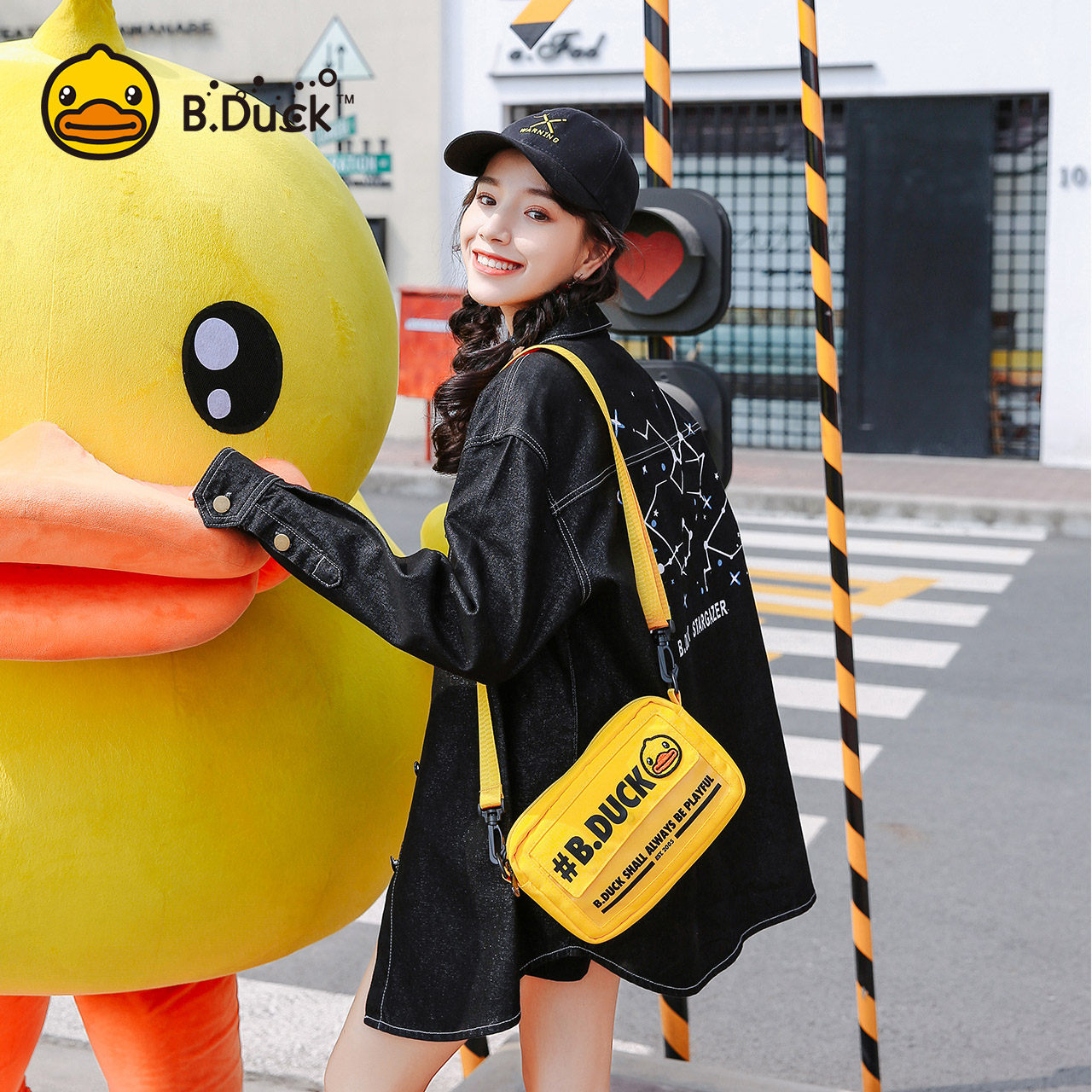 b . duck小黄鸭情侣款iconic斜挎包 semk女士包袋