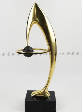 现代轻奢抽象几何金属装饰样板间售楼处客厅书房书柜书柜软装饰品