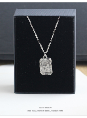 热销款复古方牌蝴蝶项链女甜美可爱吊坠锁骨链送闺蜜简约气质吊坠