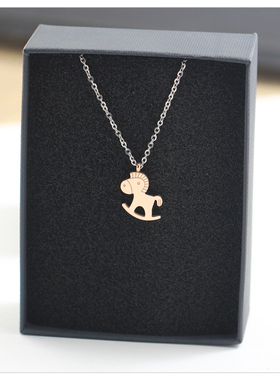 小木马项链女短款锁骨链韩版时尚镀14K玫瑰金彩金饰品礼物防过敏