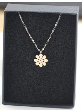 好运八叶花项链女轻奢小众设计感高级气质锁骨链2024年新款秋冬款
