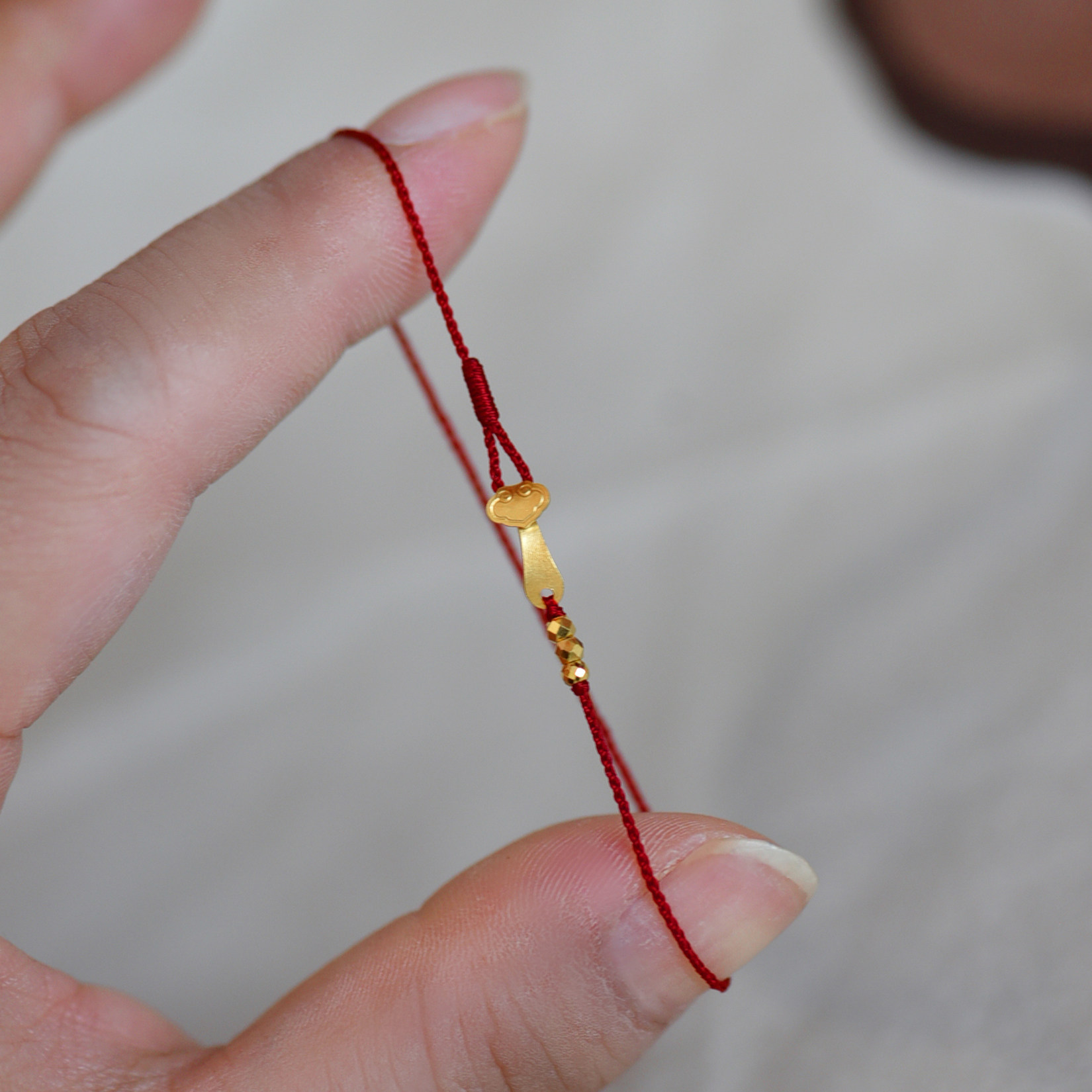 足金999小如意黄金转运珠纯手工编织0.3mm极细四股辫红绳手链脚链,淘宝优惠券,粉丝福利购,淘宝优惠卷