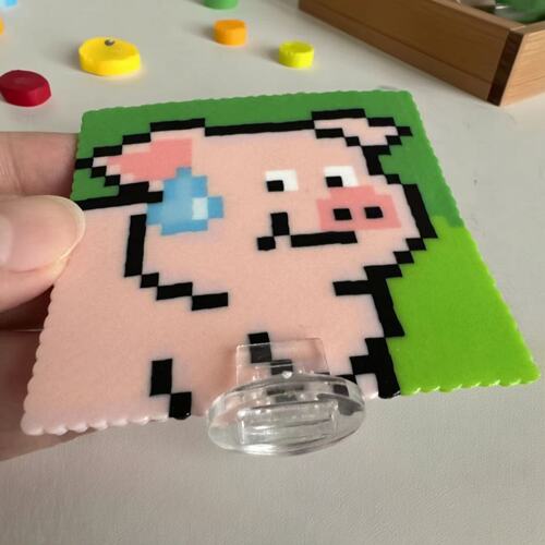 桌面亚克力牌卡牌支架迷你粘夹徽章夹子广告牌支架diy个性展示架 - 图1