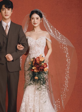 2026新款喜嫁风婚纱照道具新娘红色火焰百合手捧花红玫瑰瀑布花束