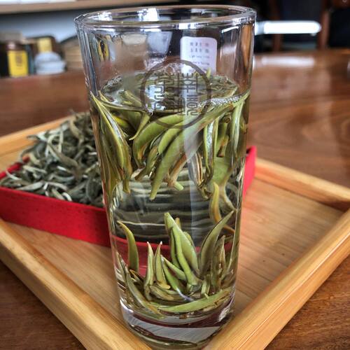 2025明前春茶大白毫银针毛尖月光白散茶云南大树白茶礼盒装伴手礼 - 图1