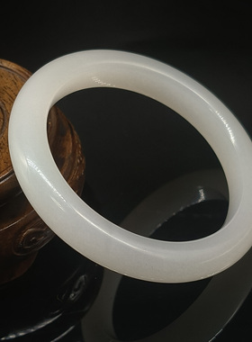 和田玉羊脂白玉手镯  重量57.389克   内径59mm 24090400122