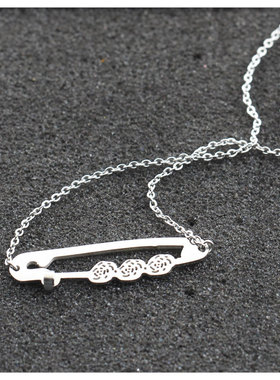 可洗澡带不掉色胸花项链女小众轻奢高级感短款颈链锁骨链配饰