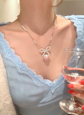 甜美可爱草莓蝴蝶结吊坠珍珠项链女小众设计高级感锁骨链颈链配饰