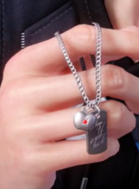 恋与深空夏以昼同款金属方牌项链