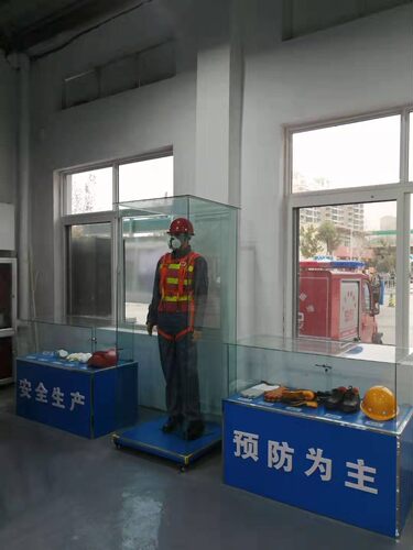 安全体验区馆 劳保防护用品 假人模特体验样品展示玻璃柜配件销售 - 图2