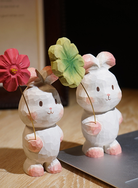 幸运小兔举花朵手工木雕小摆件