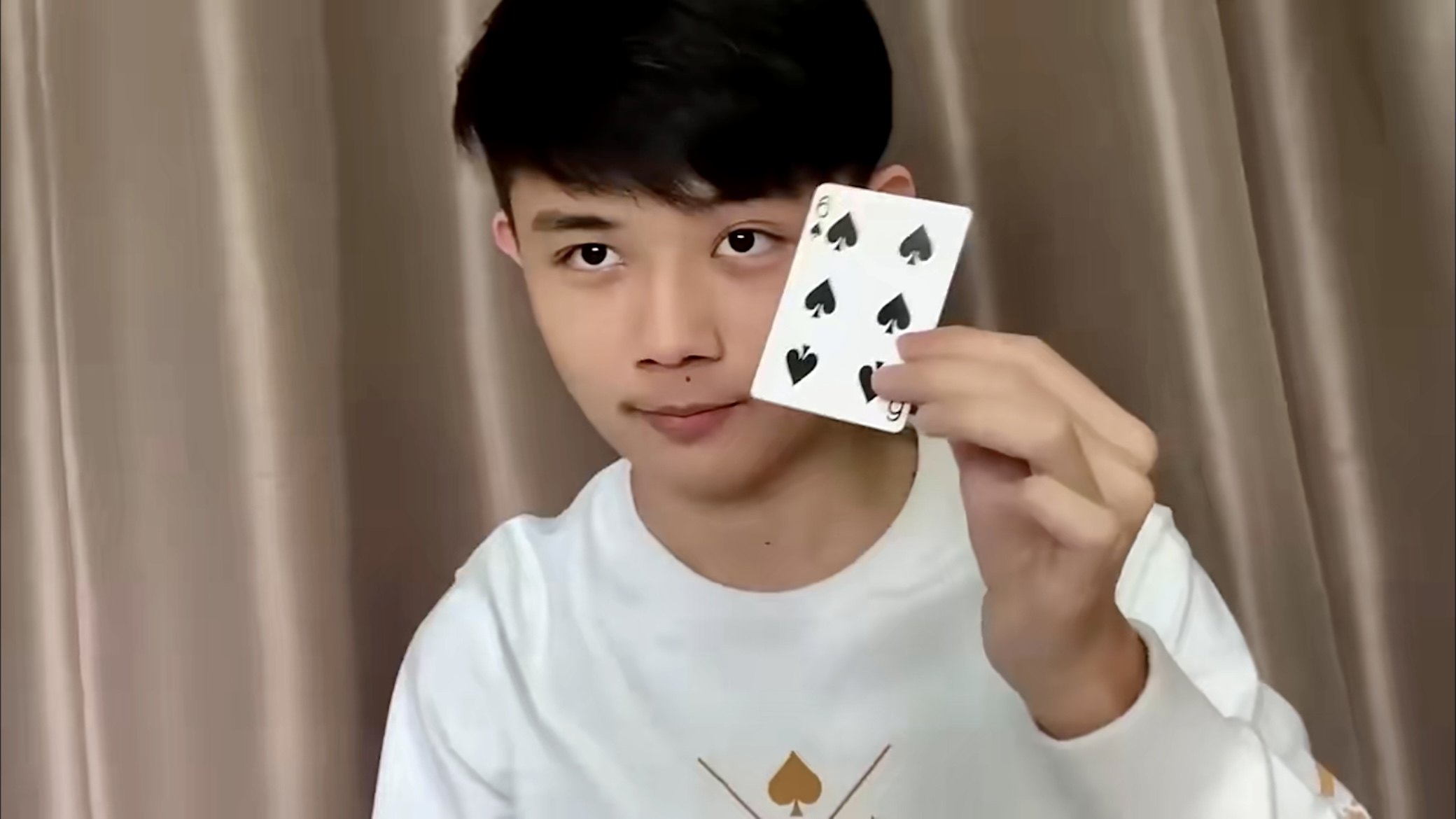 道具 魔术教学 视觉 白框变牌  Card by S-zotic & Big Rabbi超值,淘宝优惠券,粉丝福利购,淘宝优惠卷