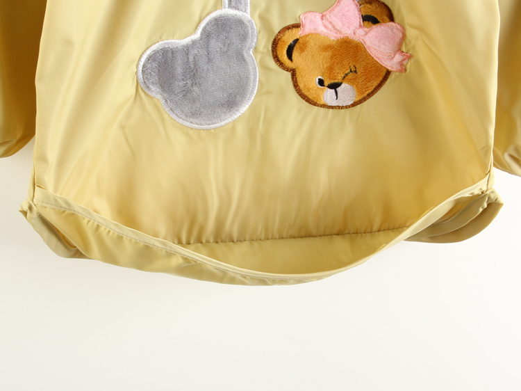 Autumn and winter children's smocks are waterproof and stain-proof