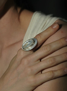 清冷感椭圆天然复古母贝小众设计款戒指女轻奢高级感个性气质时尚