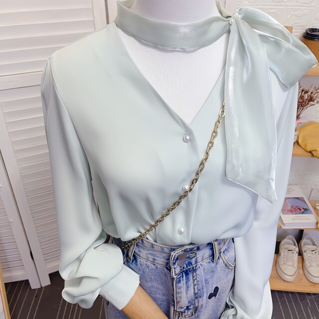 ຜ້າພັນຄໍ bow hollow ຄໍ V-neck acetate satin