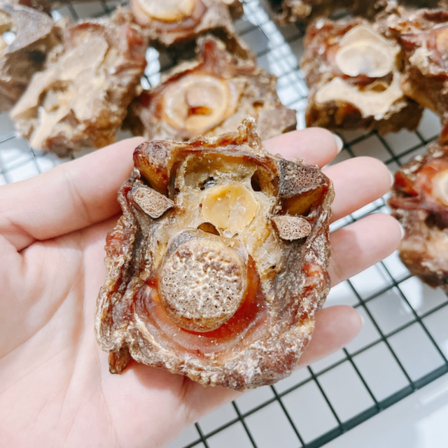 Homemade air-dried beef spine with calcium supplement