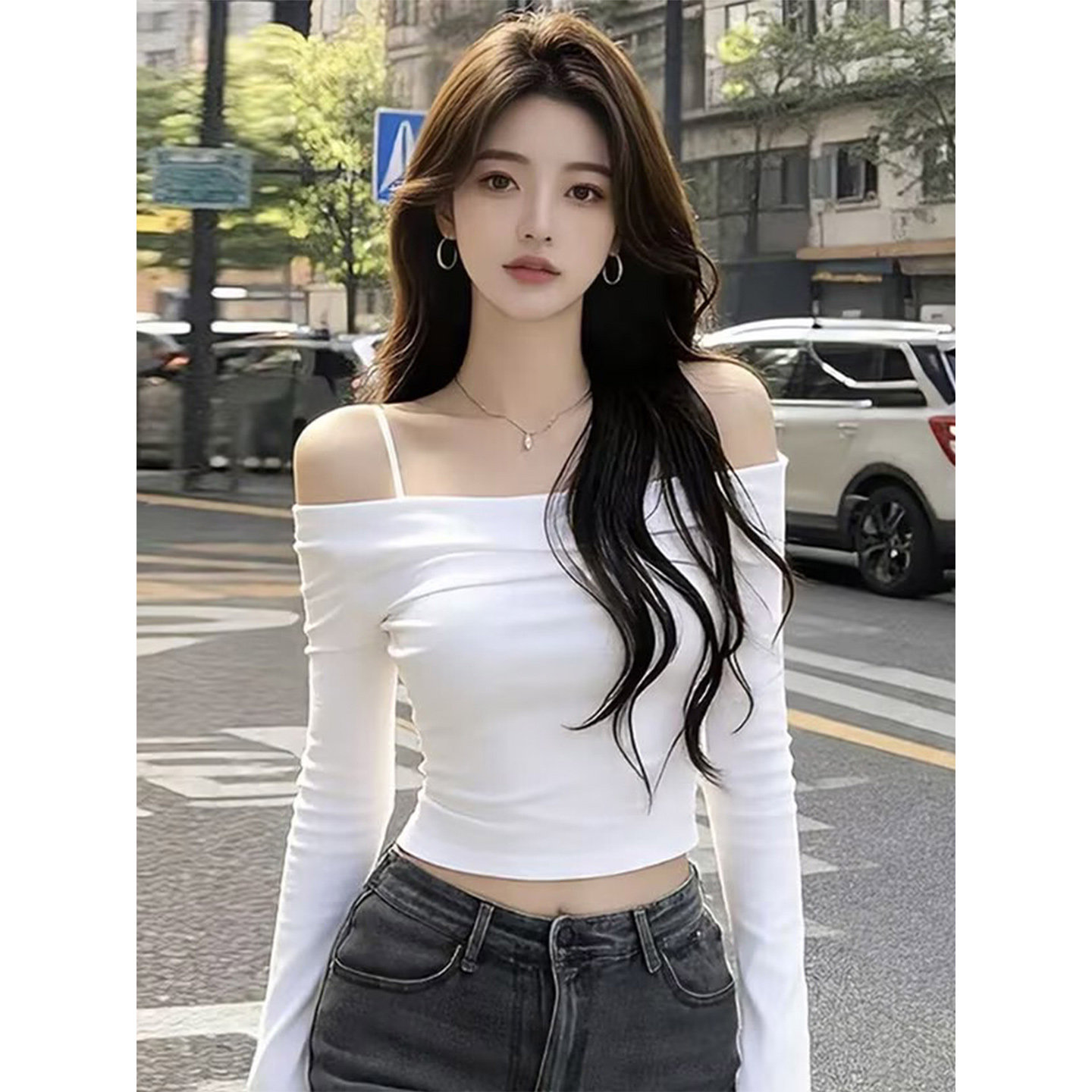 高级感气质白色露肩吊带长袖上衣女2026新款独特修身显瘦辣妹T恤,淘宝优惠券,粉丝福利购,淘宝优惠卷