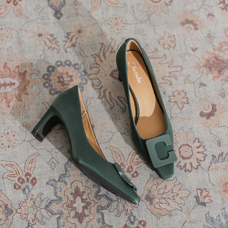 字母高跟鞋绿色法式高级感方头软皮不磨脚女2025新款春季粗跟6cm - 图0