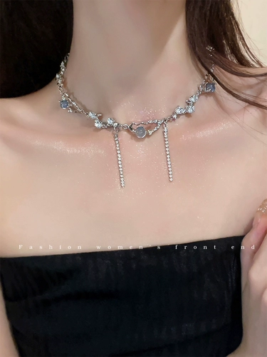 Демисезонная подвеска, ожерелье, небольшой дизайнерский аксессуар, лунный камень, тренд сезона