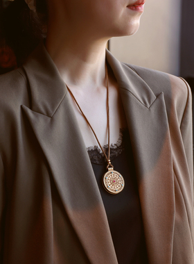 ZOXI古法金八宝罗盘毛衣链配饰女