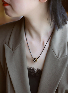 ZOXI甜酷皮绳四叶草项链女款