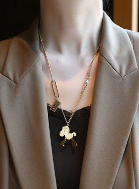 ZOXI本命年小马项链中长款毛衣链