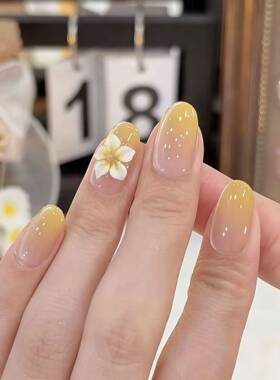 奶黄栀子纯手作雕花显白穿戴甲