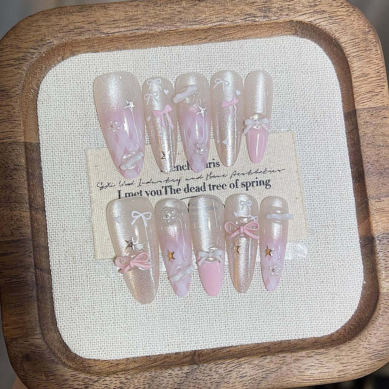 M327蝴蝶结半手工猫眼手工穿戴甲粉色格纹可爱新高级显白爆闪美甲,淘宝优惠券,粉丝福利购,淘宝优惠卷